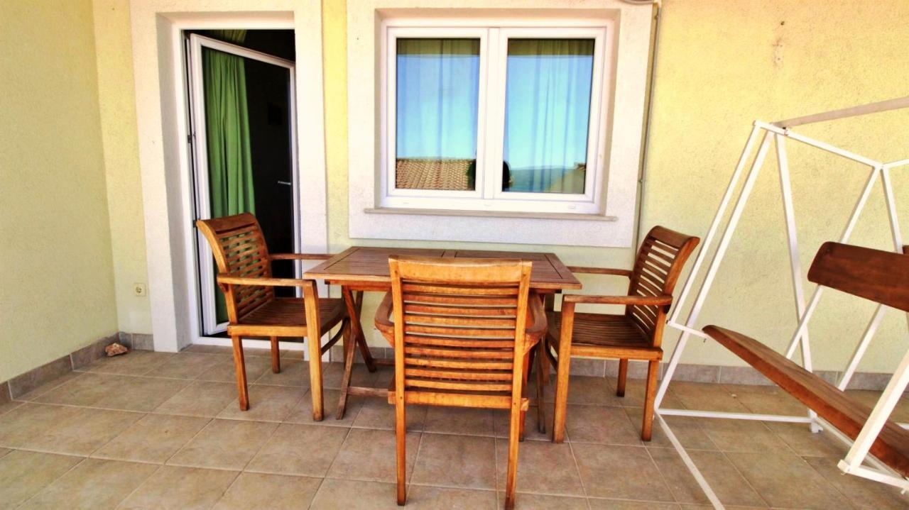 Apartments Marko Nemira أوميس المظهر الخارجي الصورة