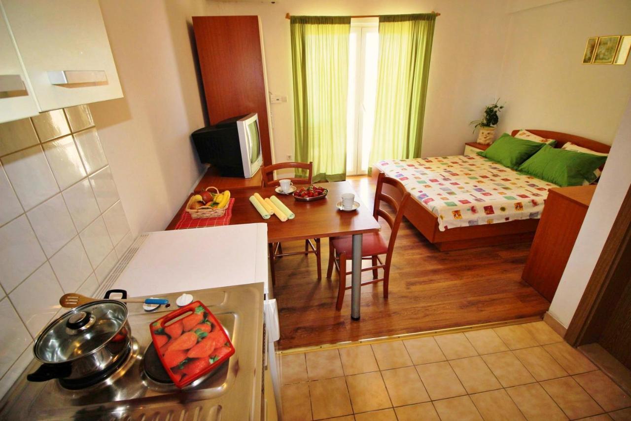 Apartments Marko Nemira أوميس المظهر الخارجي الصورة