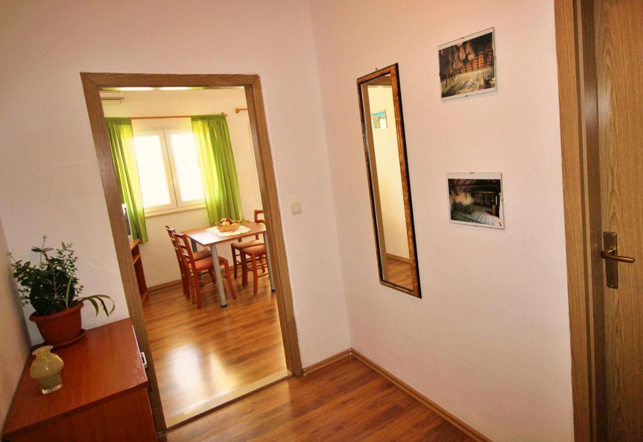 Apartments Marko Nemira أوميس المظهر الخارجي الصورة