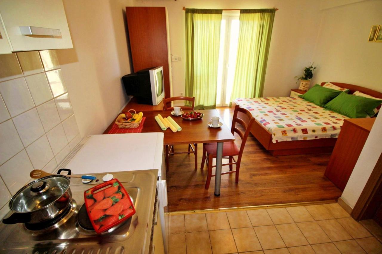 Apartments Marko Nemira أوميس المظهر الخارجي الصورة