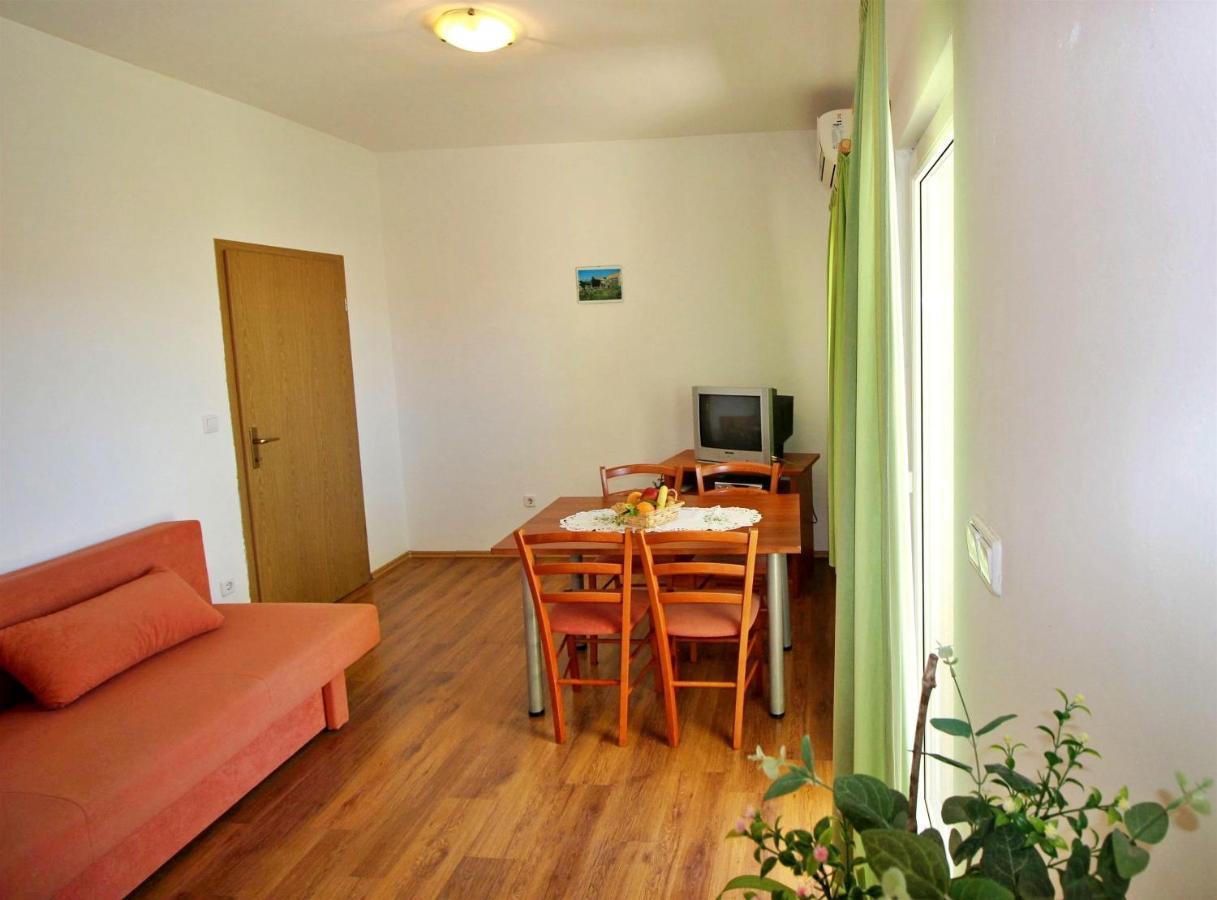 Apartments Marko Nemira أوميس المظهر الخارجي الصورة