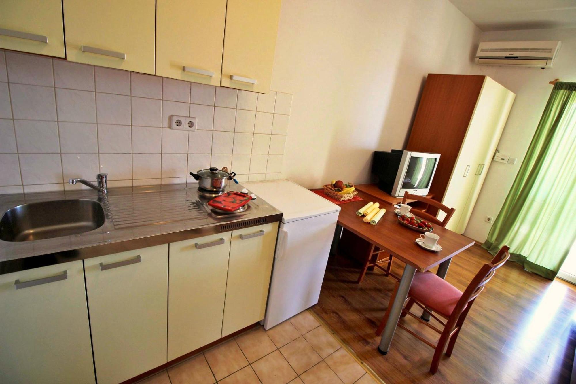 Apartments Marko Nemira أوميس الغرفة الصورة